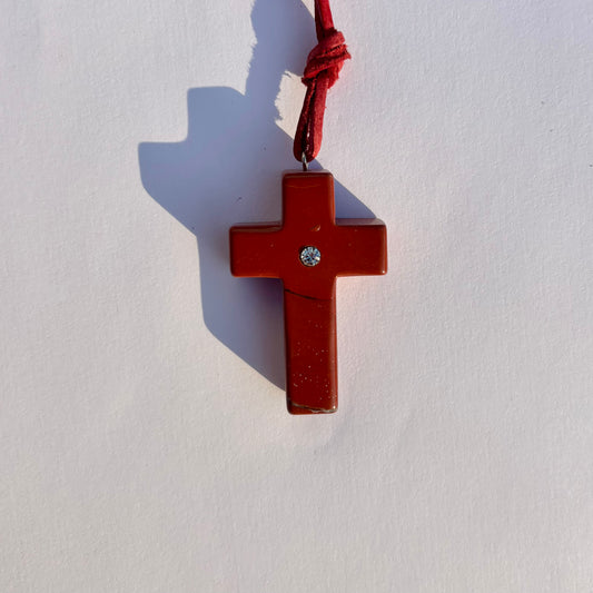 Roter Jaspis-Kreuz Anhänger
